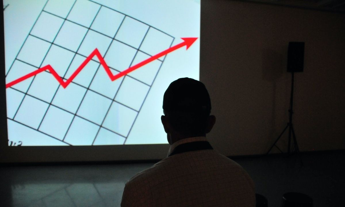 Man watching supply chain crisis graph